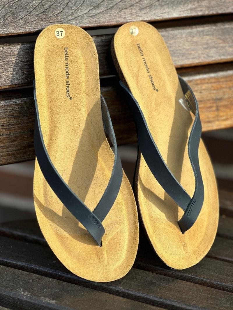 Elegant blå tåsandaler fra Bella Moda - komfort og stil!