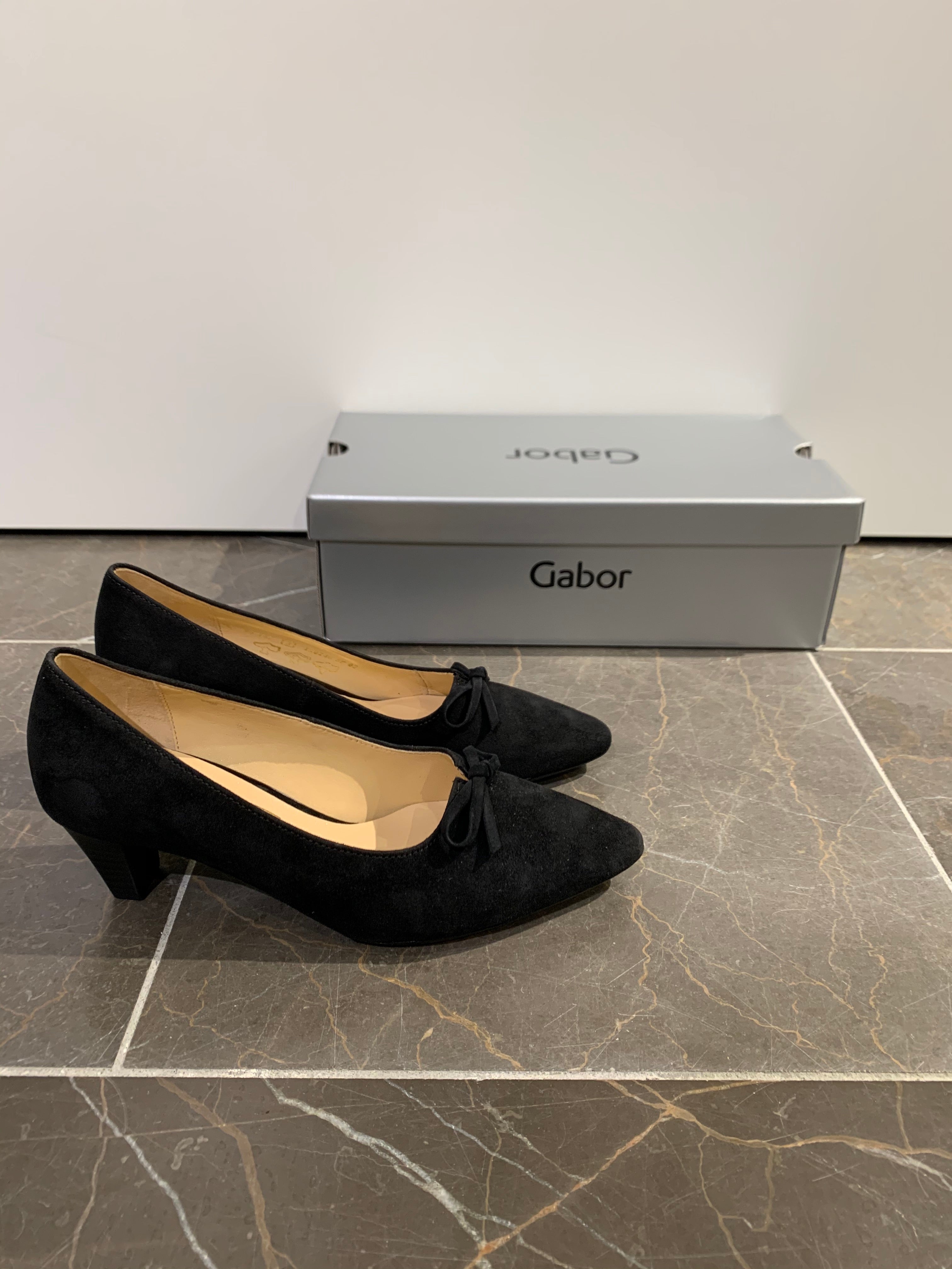 Elegant Gabor Pumps i Sort med Sløjfe - 5,5 cm Hæl